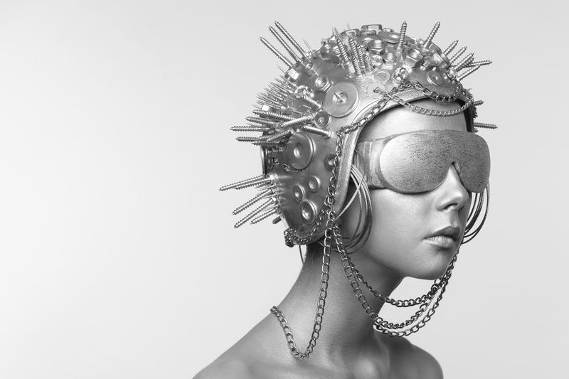Futuristic woman in metal helmet and glasses Obraz Kobieta w Kasku