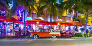 Fototapeta Samochód w Nocnym Miami